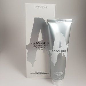 DETOXIFYING TREATMENT MASK